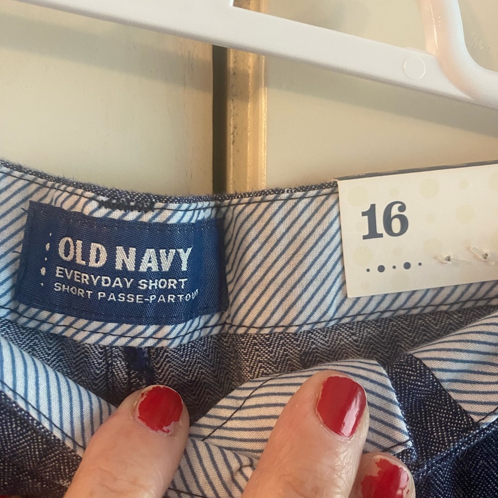 Old Navy Shorts - Picture 3 of 5